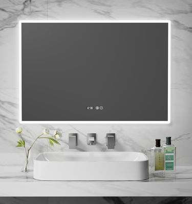 Miroir de salle de bain LED intelligent résistant à l'eau avec fonction anti-brouillard